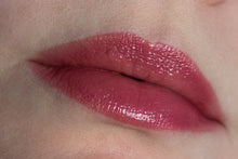 Rival Loves Me-Stay4ever 24 Hours Lip Gloss ملمع شفاه 2في1, حمل الصورة الى البوم الصور