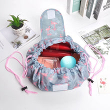 Scrunch Sac- Make Up Traveling Bag شنطة ميك اب ومستحضرات الوجه سكرانج ساك, حمل الصورة الى البوم الصور
